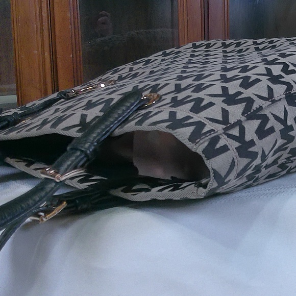 LKNW(No Call Outs) Michael Kors Jet Set Signature Canvas Lg.Tote W/Leather Trim - Picture 9 of 16